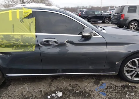 2016 Mercedes-Benz C 300 4Matic из США, поврежденный, VIN 55SWF4KB4GU140092